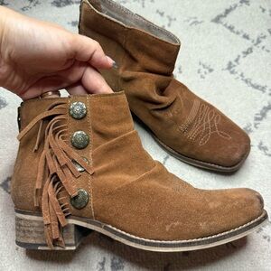 ARIAT UNBRIDLED Fringe Coastal Cowgirl Genuine Leather Boho Fringe Booties